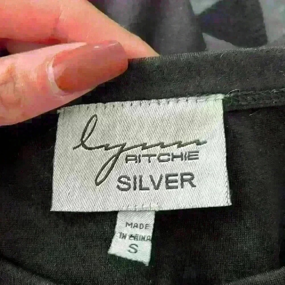 Black top🖤 - Picture 4 of 4